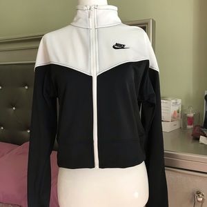 Nike Sportswear Windrunner Women's Knit Crop Top